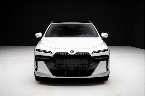 2023 BMW 740 i
