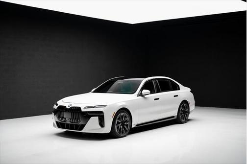 2023 BMW 740 i