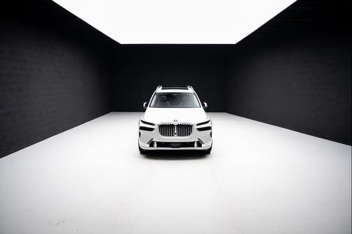 2026 BMW X7 M60i