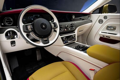 Chartreuse 2025 Rolls-Royce Spectre