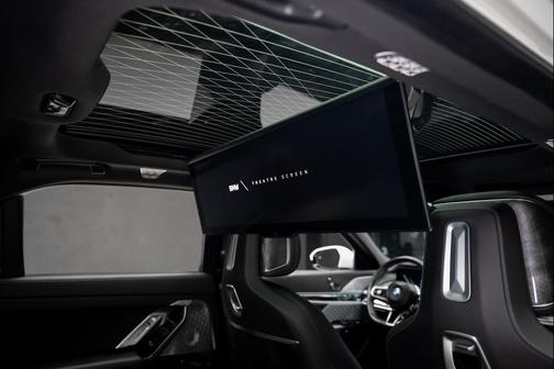 Mineral White Metallic 2023 BMW i7 xDrive60