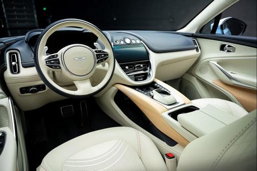 2023 Aston Martin DBX 