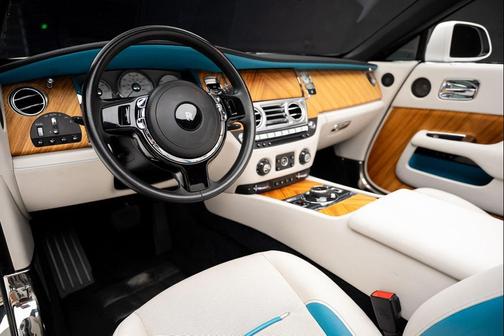 2016 Rolls-Royce Dawn Base