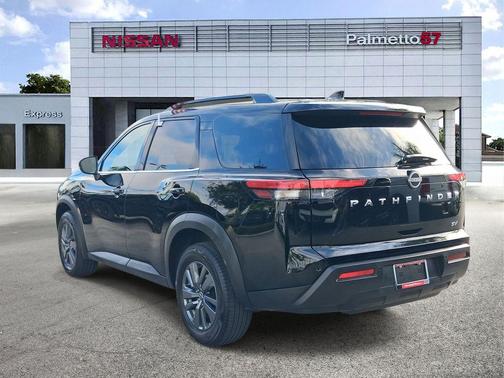 Black 2024 Nissan Pathfinder SV