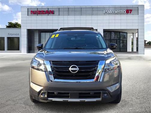 2022 Nissan Pathfinder SL