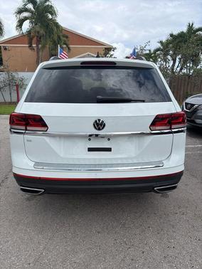 Pure White 2023 Volkswagen Atlas 2.0T SE