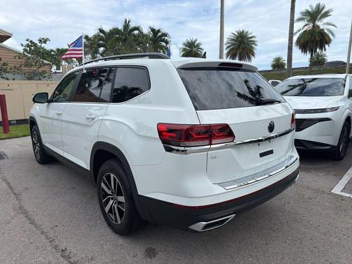Pure White 2023 Volkswagen Atlas 2.0T SE