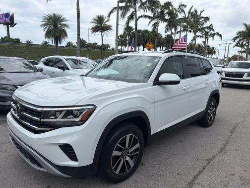 Pure White 2023 Volkswagen Atlas 2.0T SE
