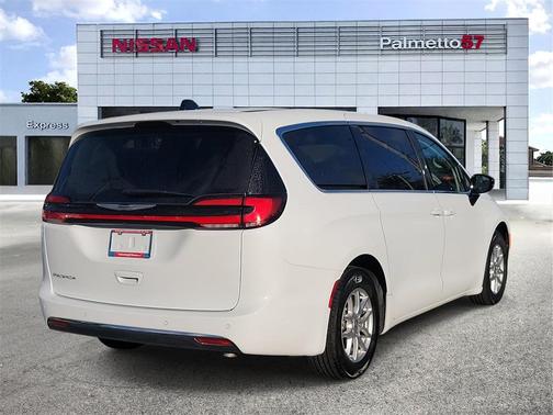 2024 Chrysler Pacifica Touring-L