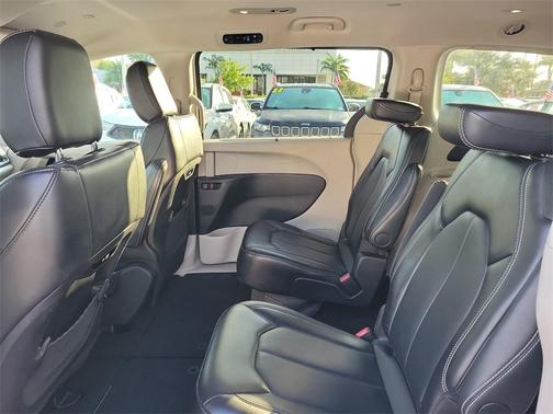 2024 Chrysler Pacifica Touring-L