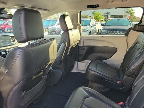 2024 Chrysler Pacifica Touring-L