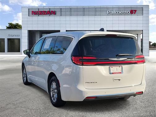 2024 Chrysler Pacifica Touring-L