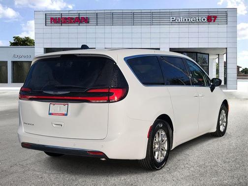 2024 Chrysler Pacifica Touring-L