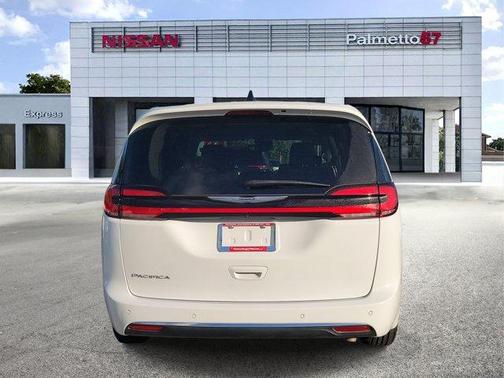 2024 Chrysler Pacifica Touring-L