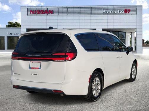 2024 Chrysler Pacifica Touring-L