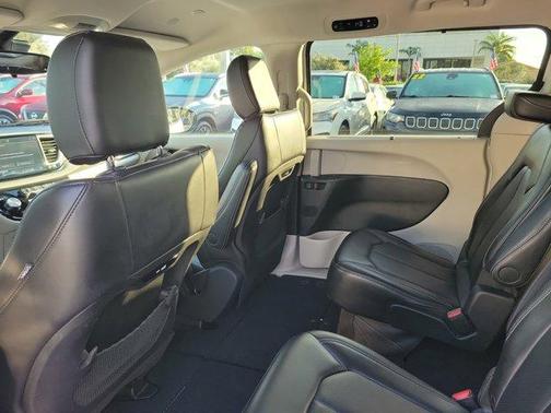 2024 Chrysler Pacifica Touring-L