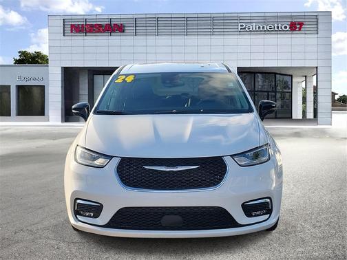 2024 Chrysler Pacifica Touring-L