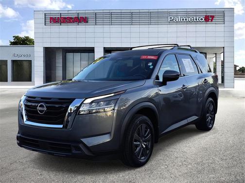 2022 Nissan Pathfinder SV