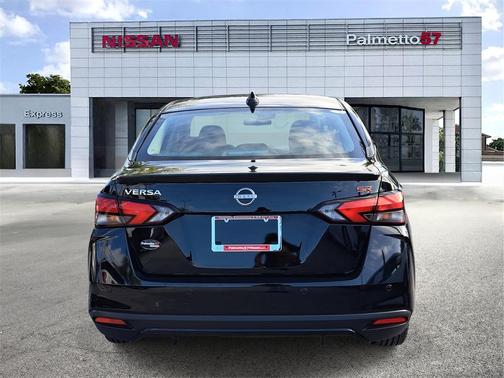 2023 Nissan Versa 1.6 SR