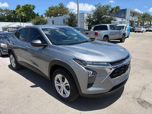 Sterling Gray Metallic 2025 Chevrolet Trax LS