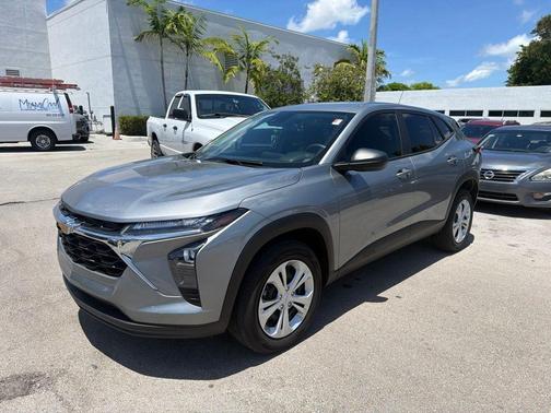 Sterling Gray Metallic 2025 Chevrolet Trax LS