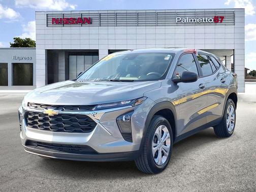 Sterling Gray Metallic 2025 Chevrolet Trax LS
