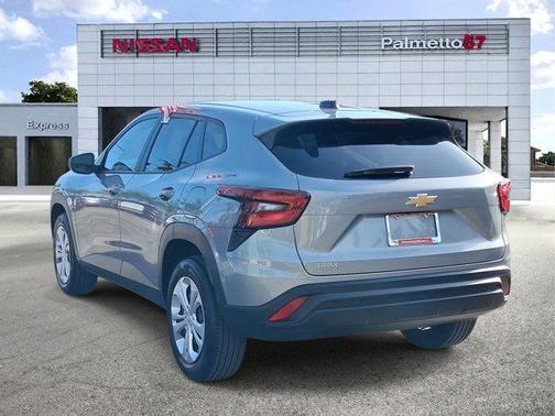 Sterling Gray Metallic 2025 Chevrolet Trax LS
