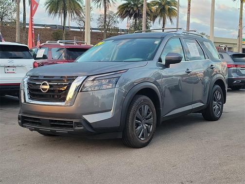 2024 Nissan Pathfinder SV