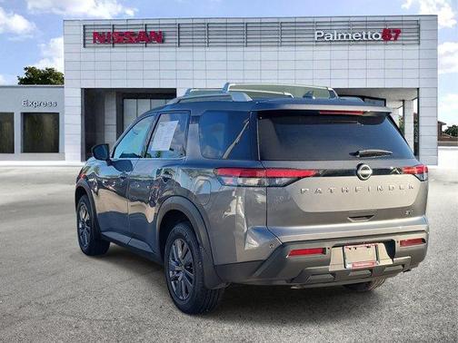 2024 Nissan Pathfinder SV