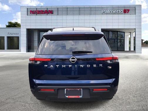 2025 Nissan Pathfinder SV