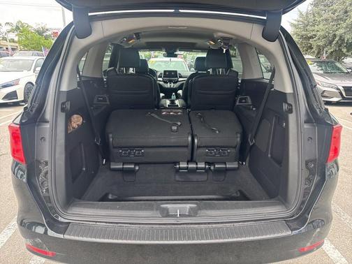 Crystal Black Pearl 2024 Honda Odyssey EX-L