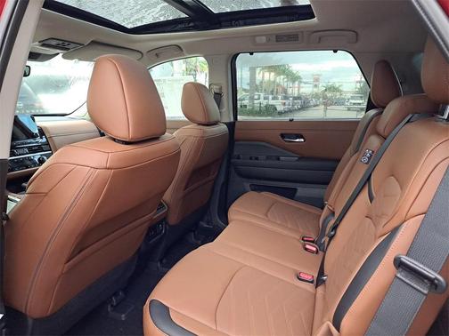 2025 Nissan Pathfinder Platinum