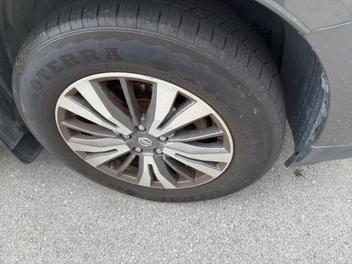 2017 Nissan Pathfinder SL