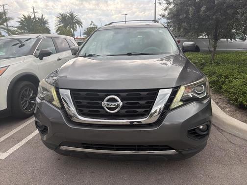 2017 Nissan Pathfinder SL