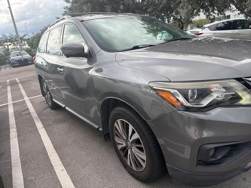 2017 Nissan Pathfinder SL