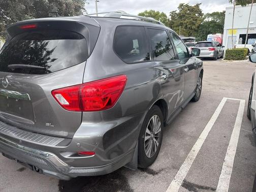 2017 Nissan Pathfinder SL