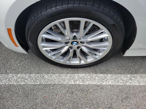 White Metallic 2024 BMW 330 i