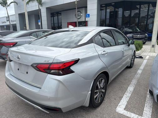 Brilliant Silver Metallic 2020 Nissan Versa 1.6 SV
