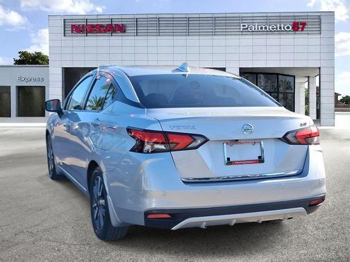 Brilliant Silver Metallic 2020 Nissan Versa 1.6 SV