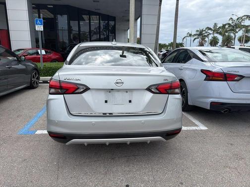 Brilliant Silver Metallic 2020 Nissan Versa 1.6 SV