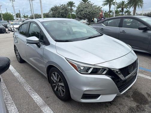 Brilliant Silver Metallic 2020 Nissan Versa 1.6 SV