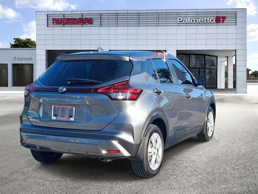 Gun Metallic 2023 Nissan Kicks S