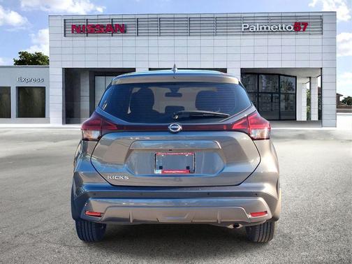 Gun Metallic 2023 Nissan Kicks S