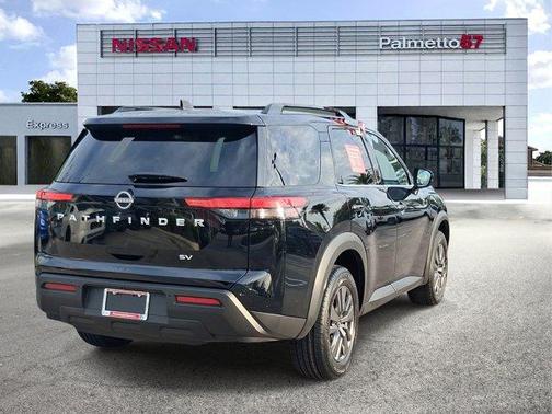 Black 2024 Nissan Pathfinder SV