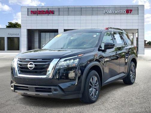 Black 2024 Nissan Pathfinder SV