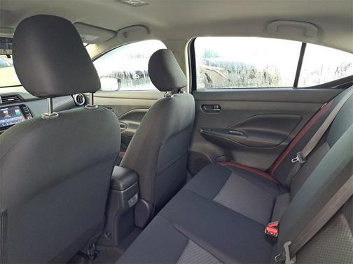 2025 Nissan Versa 1.6 SR