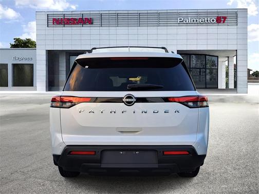 2025 Nissan Pathfinder SV