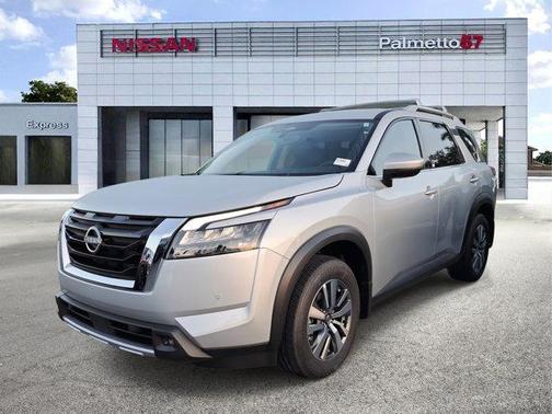 2025 Nissan Pathfinder SL
