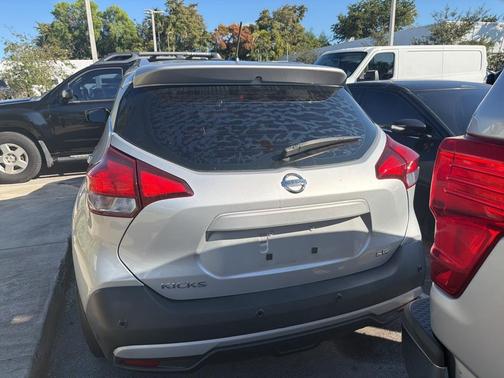 2020 Nissan Kicks SR