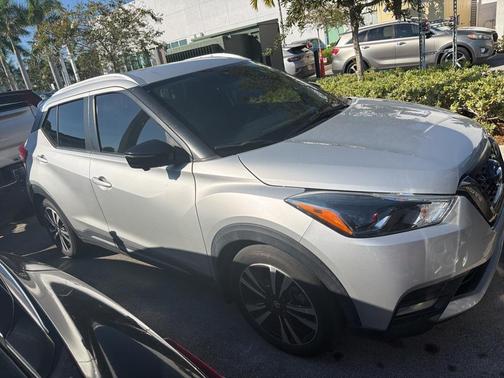 2020 Nissan Kicks SR